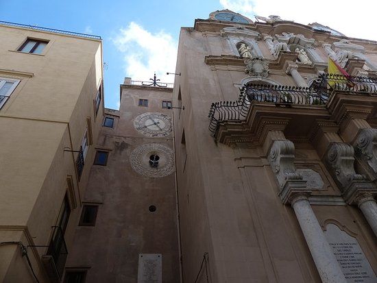 Porta Oscura - torre dell'orologio