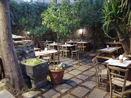 The Eight Horses Pub