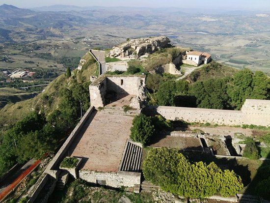 Lombardia's Castle