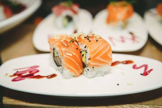 Naka - Lounge Restaurant