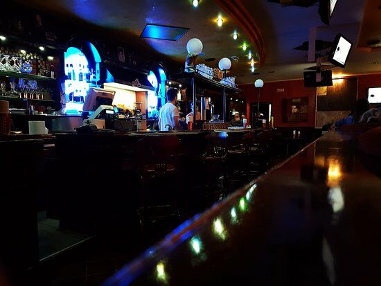 Black & White Pub